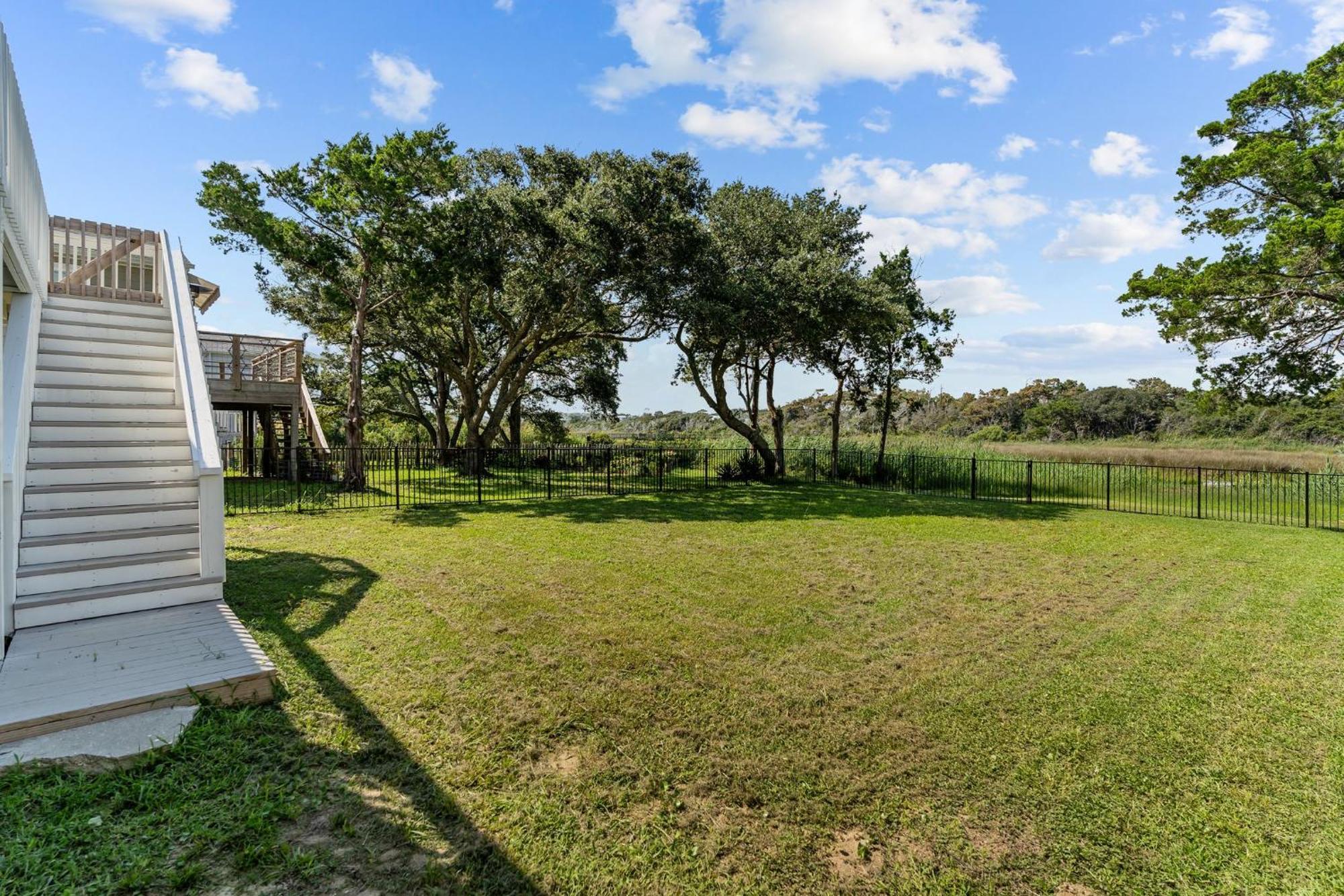 Pet Friendly Home - On The Marsh - Short Walk To Beach Oak Island Exterior foto