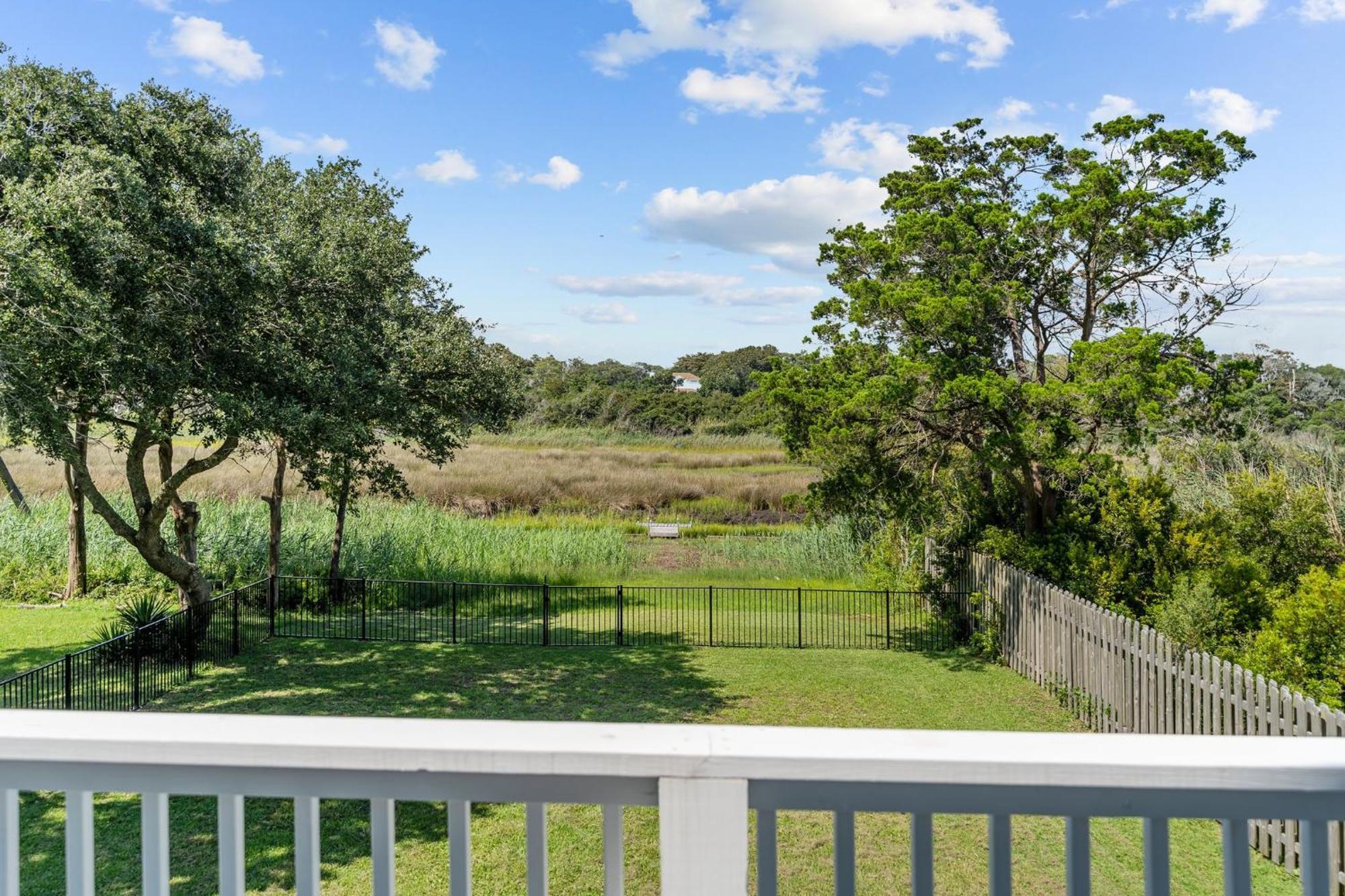 Pet Friendly Home - On The Marsh - Short Walk To Beach Oak Island Exterior foto